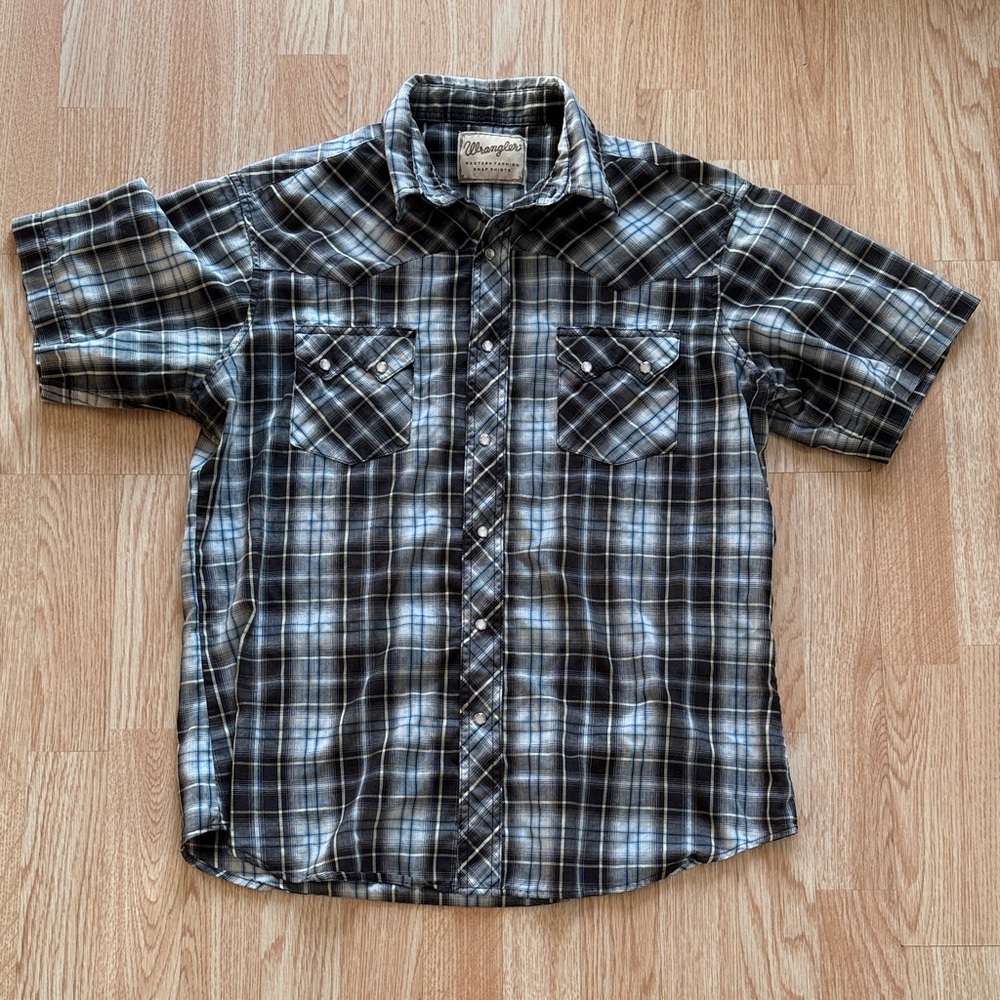 Wrangler Men's Blue and Gray Plaid Shirt